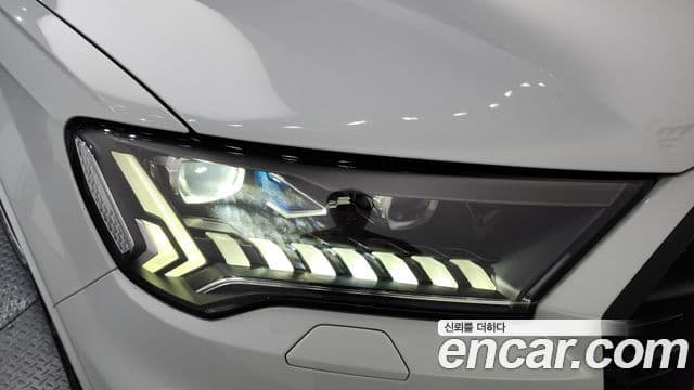 Audi Q7 2021 — Photo 16/35