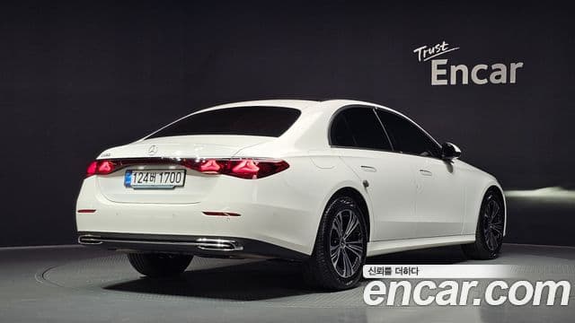 Mercedes-Benz E-Class 2025 — Фото 2/20