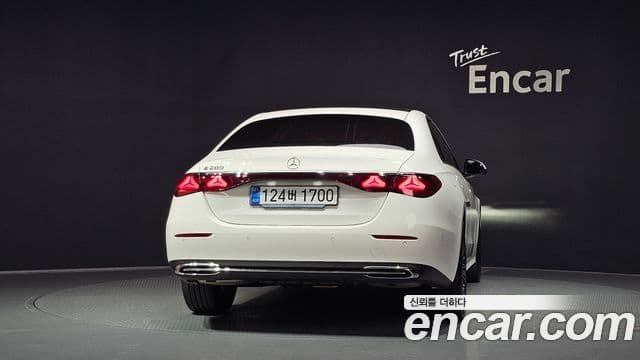 Mercedes-Benz E-Class 2025 — Фото 4/20