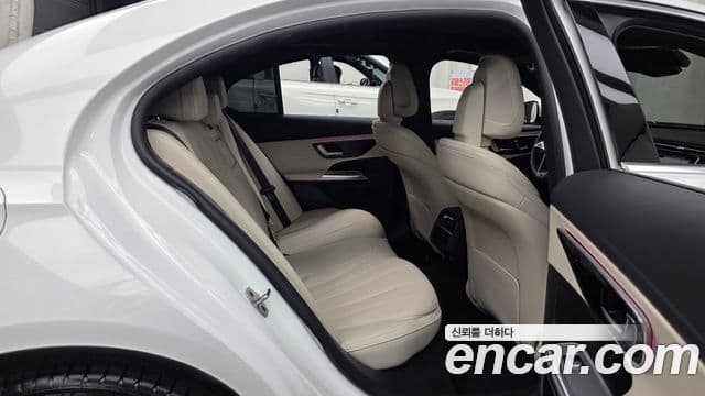Mercedes-Benz E-Class 2025 — Фото 12/20