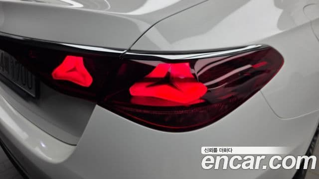 Mercedes-Benz E-Class 2025 — ფოტო 34/35
