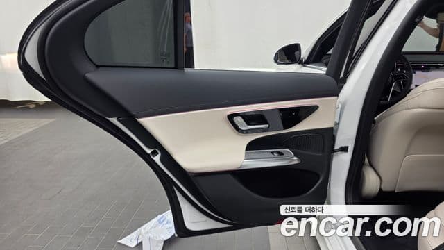 Mercedes-Benz E-Class 2025 — ფოტო 27/35