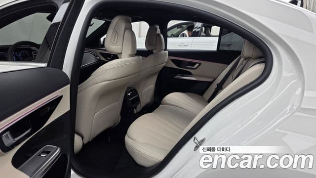 Mercedes-Benz E-Class 2025 — ფოტო 26/35