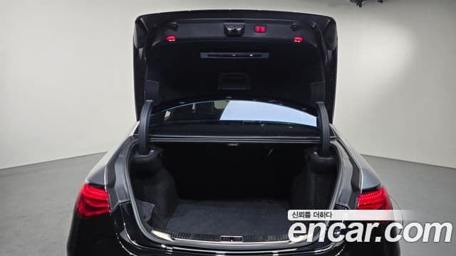 Mercedes-Benz S-Class 2021 — Photo 28/41