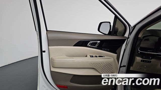 Kia Carnival 2023 — Photo 28/38