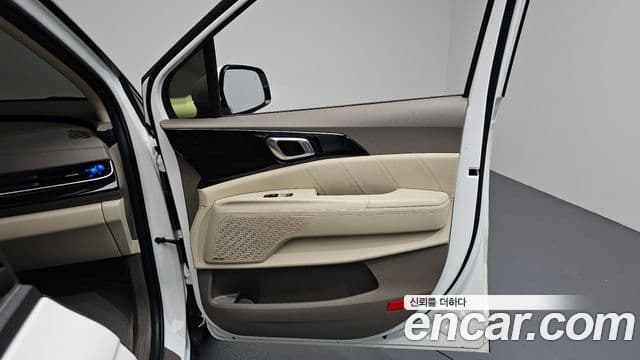 Kia Carnival 2023 — Photo 35/38