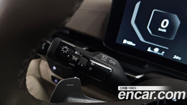 Kia Carnival 2023 — Photo 18/38