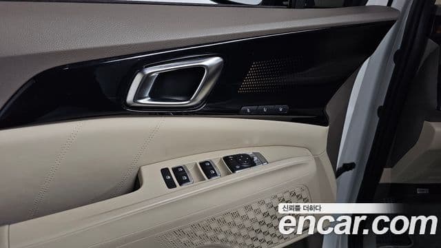 Kia Carnival 2023 — Photo 10/38