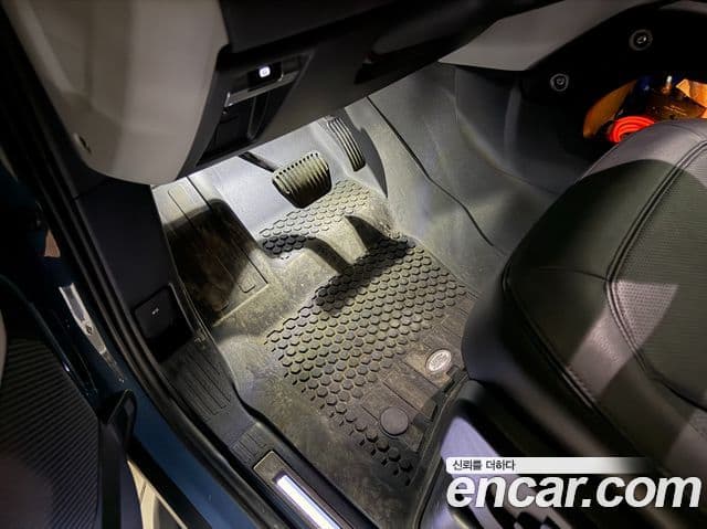 Land Rover Defender 2024 — Фото 12/20