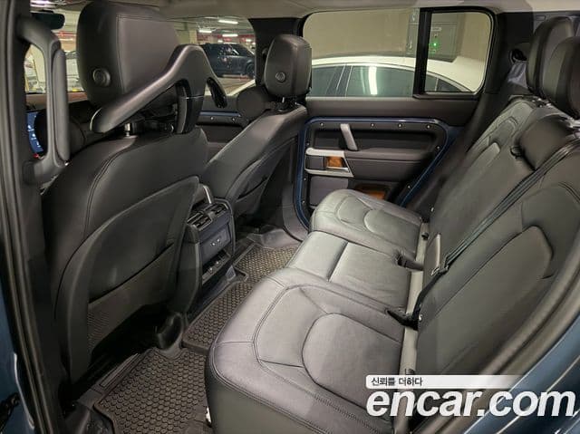 Land Rover Defender 2024 — Фото 13/20
