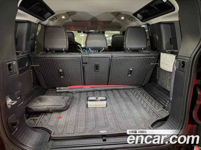 Land Rover Defender 2024 — Фото 15/20