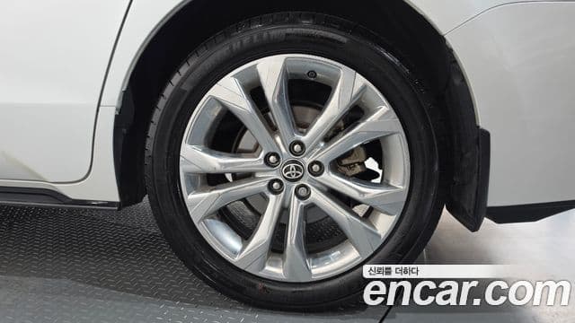 Toyota Sienna 2022 — Şəkil 7/37