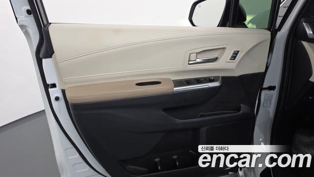 Toyota Sienna 2022 — Şəkil 34/37