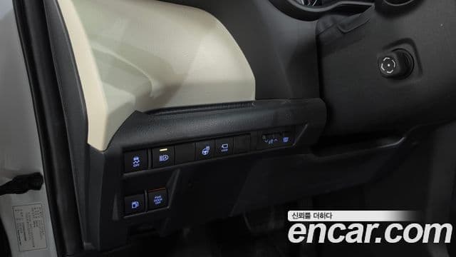 Toyota Sienna 2022 — Şəkil 29/37
