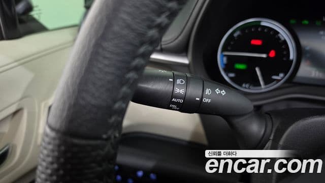Toyota Sienna 2022 — Şəkil 23/37