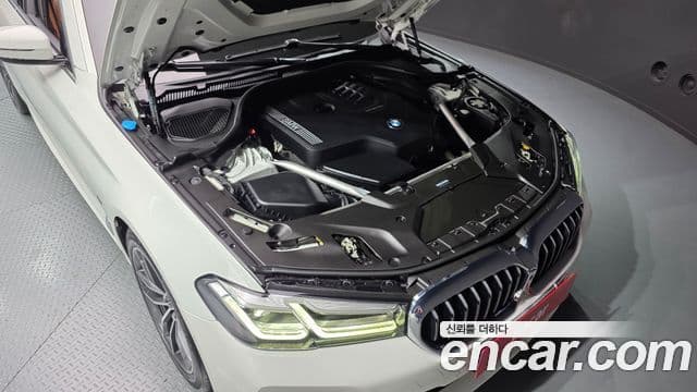 BMW 5 Series 2021 — Şəkil 13/20