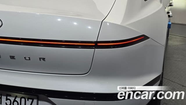 Hyundai Grandeur Hybrid 2023 — Şəkil 10/39