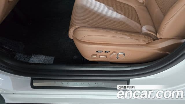 Hyundai Grandeur Hybrid 2023 — Şəkil 32/39