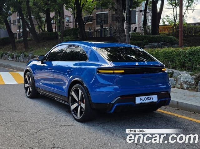Porsche Macan EV 2026 — Photo 9/20