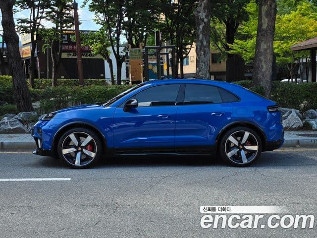 Porsche Macan EV 2026 — Photo 7/20