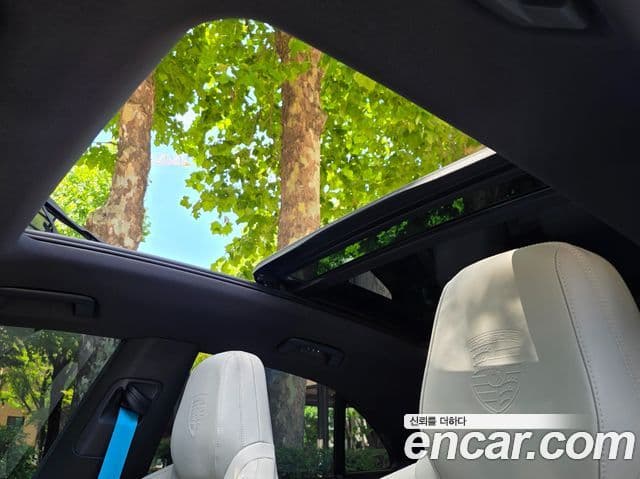 Porsche Macan EV 2026 — Photo 1/20