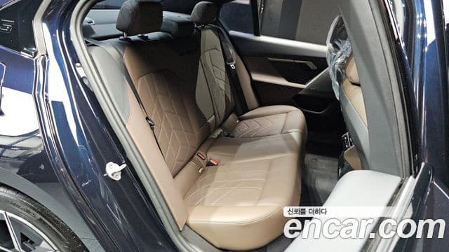 BMW 5 Series 2023 — Фото 11/20