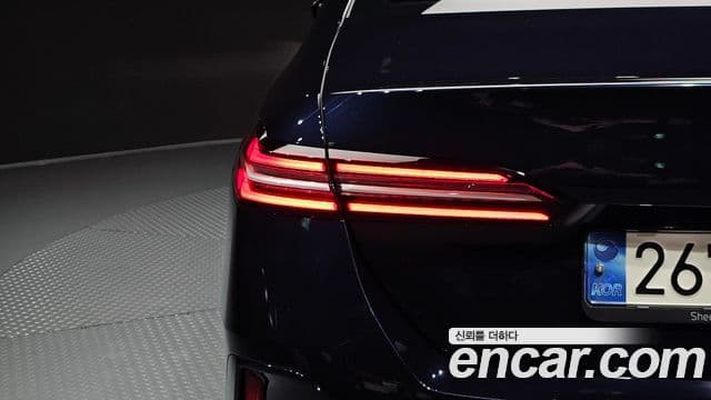 BMW 5 Series 2023 — ფოტო 1/36