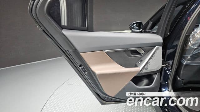 BMW 5 Series 2023 — ფოტო 30/36