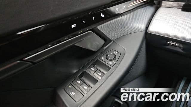 BMW 5 Series 2023 — ფოტო 4/36