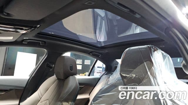 BMW 5 Series 2023 — ფოტო 20/36