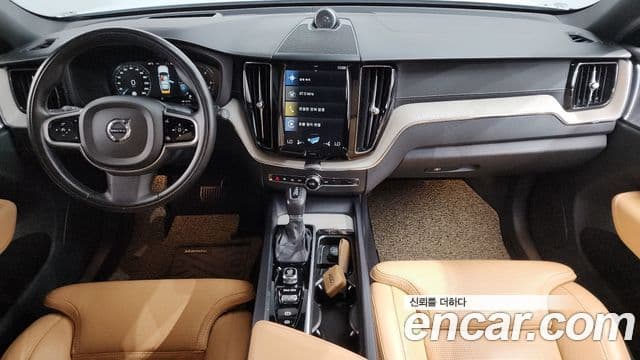 Volvo XC60 2018 — Фото 7/20