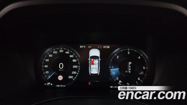 Volvo XC60 2018 — Фото 8/20