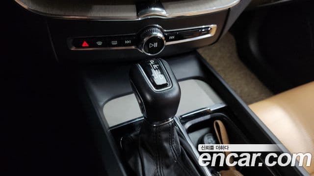 Volvo XC60 2018 — Фото 9/20