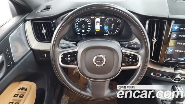Volvo XC60 2018 — Фото 13/20
