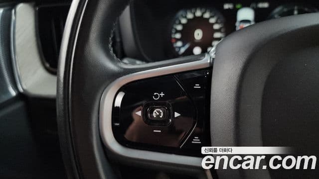 Volvo XC60 2018 — Фото 15/20
