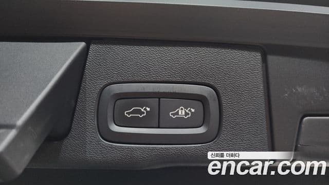 Volvo XC60 2018 — Фото 16/20