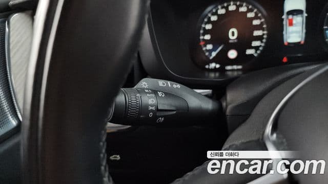 Volvo XC60 2018 — Şəkil 29/35
