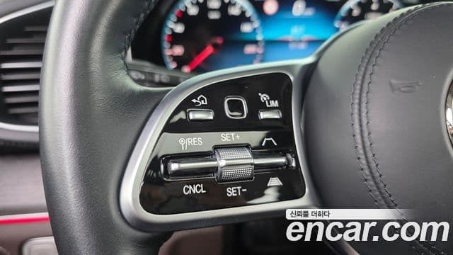 Mercedes-Benz GLE-Class 2023 — Фото 18/20