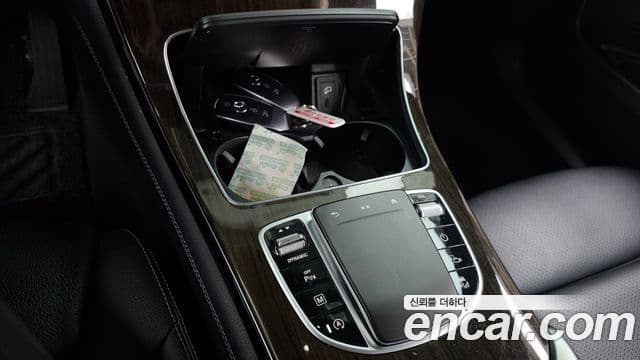 Mercedes-Benz GLC-Class 2020 — Şəkil 18/34