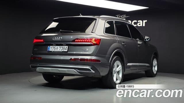 Audi Q7 2020 — Фото 2/20