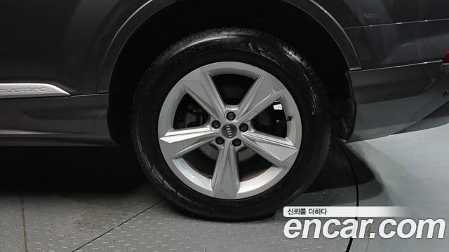 Audi Q7 2020 — Photo 34/37