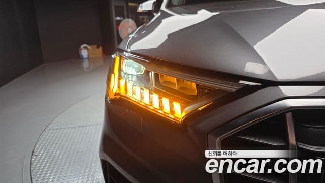 Audi Q7 2020 — Photo 35/37