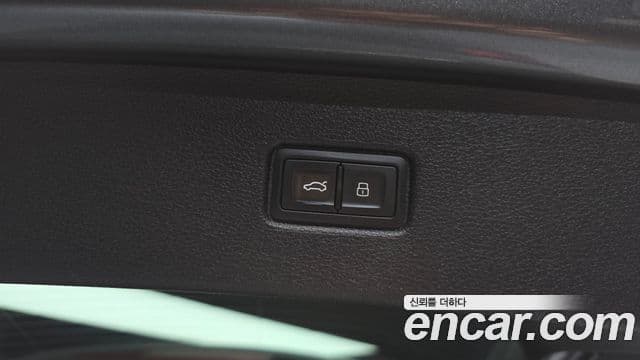 Audi Q7 2020 — Photo 21/37
