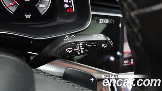 Audi Q7 2020 — Photo 2/37