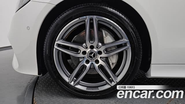 Mercedes-Benz E-Class 2019 — Фото 5/20
