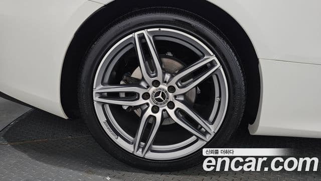 Mercedes-Benz E-Class 2019 — Şəkil 33/37