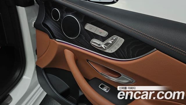 Mercedes-Benz E-Class 2019 — Şəkil 21/37