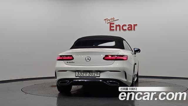 Mercedes-Benz E-Class 2019 — Şəkil 8/37