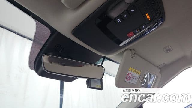 Kia Carnival 2024 — Фото 17/20