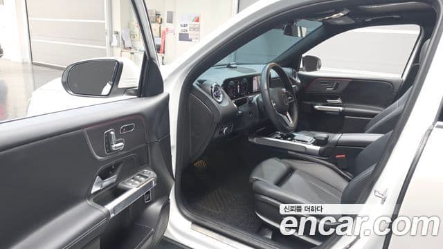 Mercedes-Benz GLB-Class 2021 — Фото 10/20